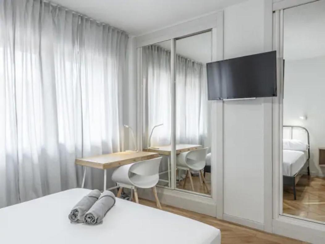 Hôtel Chalet Alameda De Osuna à Madrid Extérieur photo