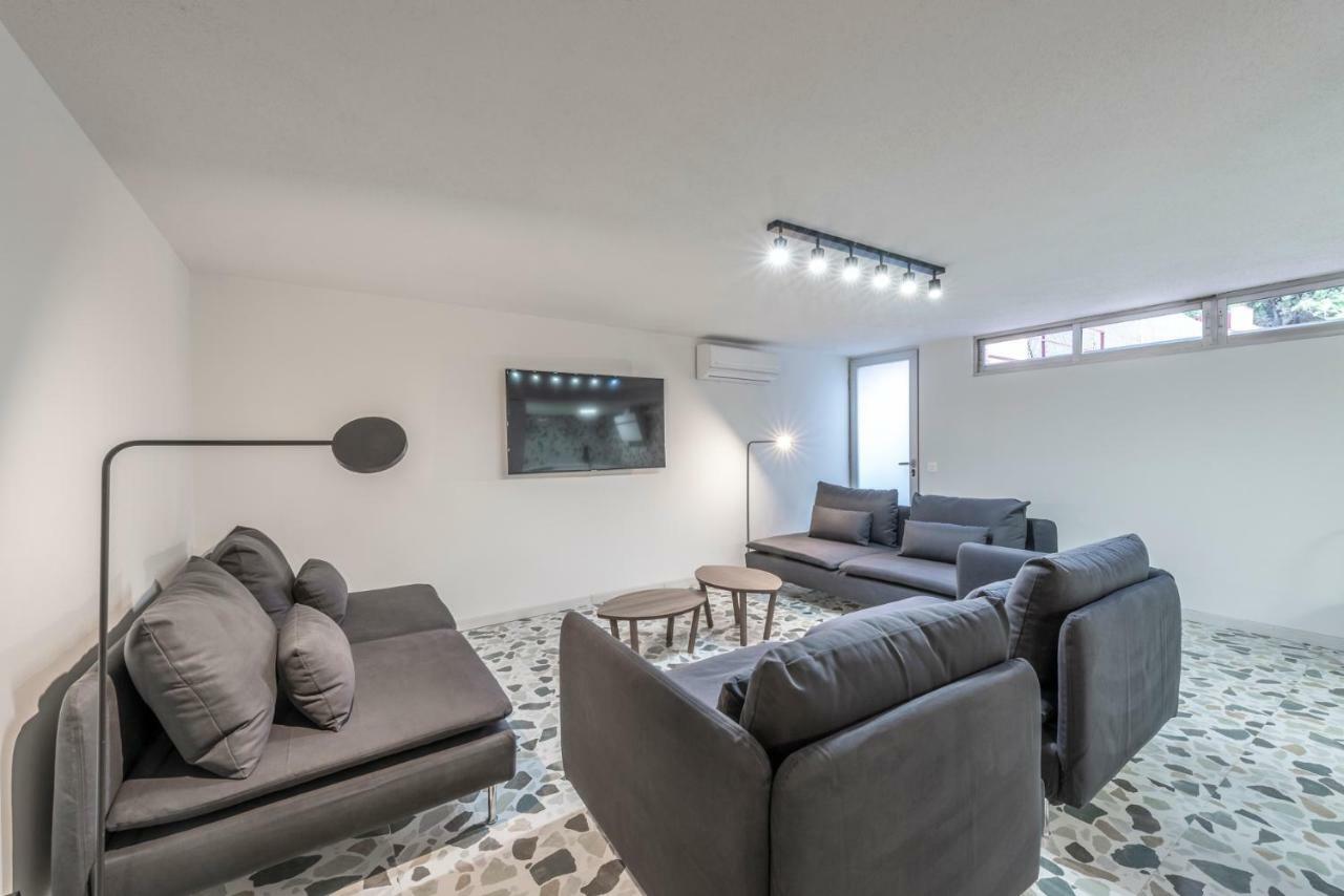 Hôtel Chalet Alameda De Osuna à Madrid Extérieur photo