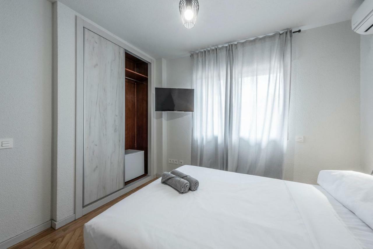 Hôtel Chalet Alameda De Osuna à Madrid Extérieur photo